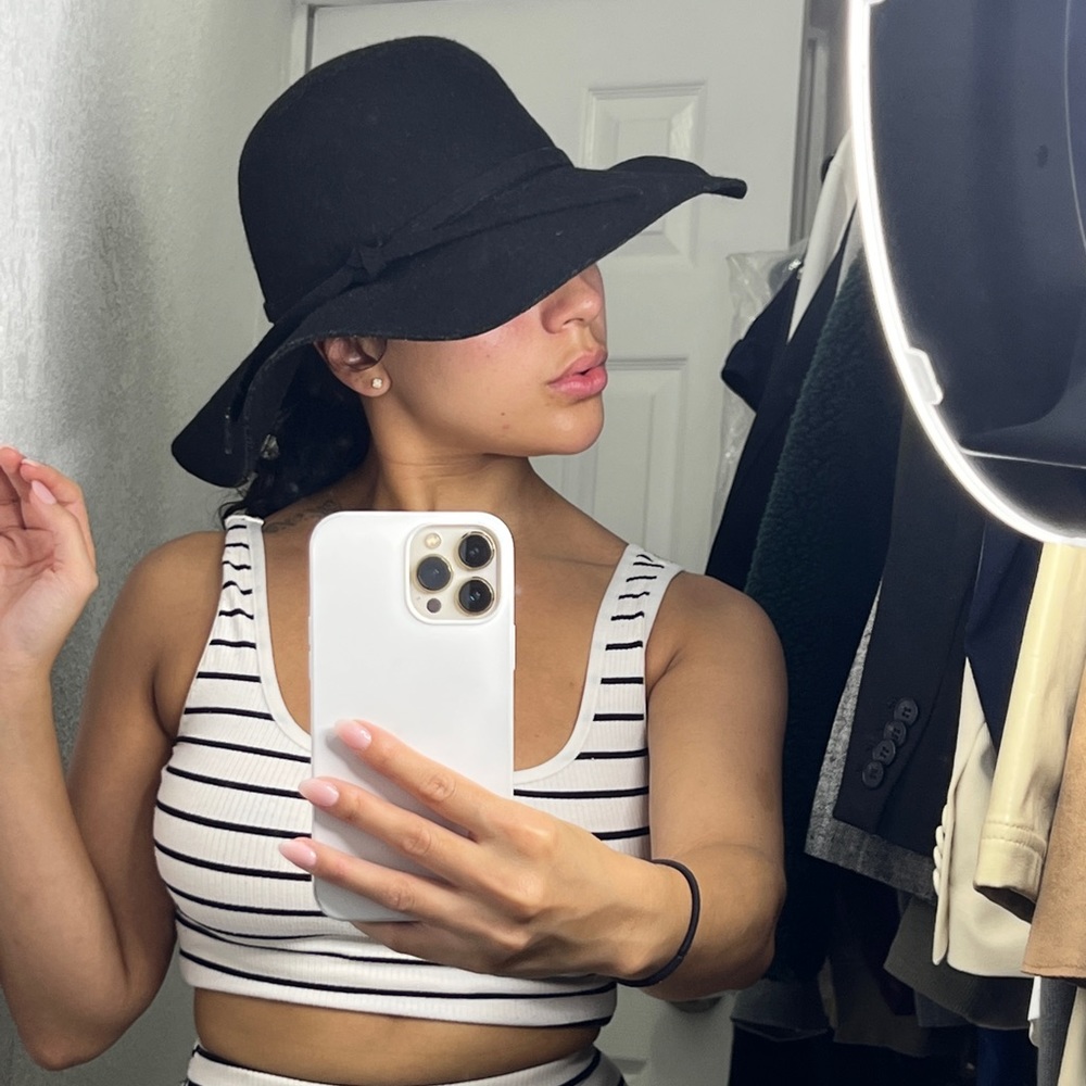 Black hat.